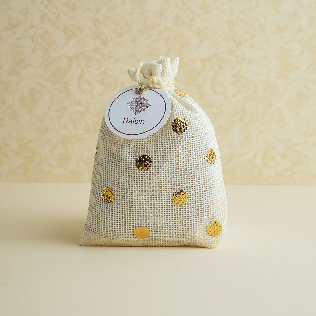 Dry raisins with potli bag